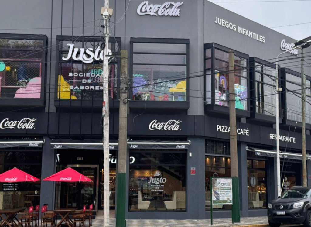 Justo Monte Grande, el mejor restaurante para ir a comer con niños cerca de Canning. 